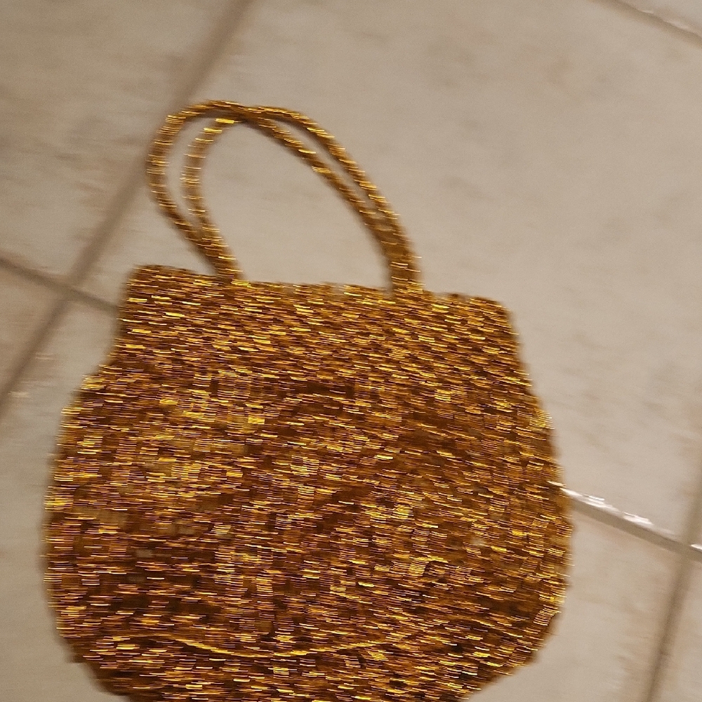 Elegant Gold Woven Women's Bag - Picture 13 of 17